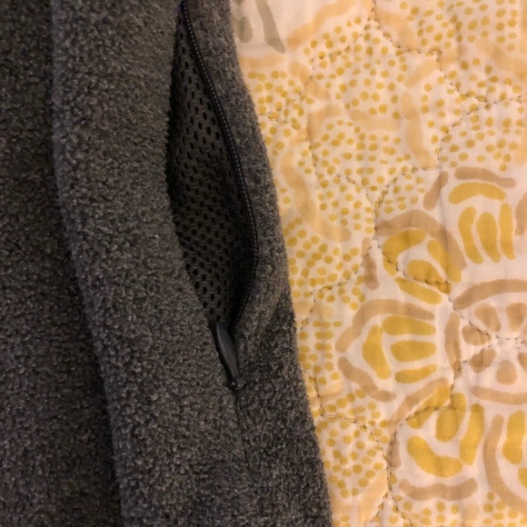 Gap Fleece Vest - Picture 3 of 6